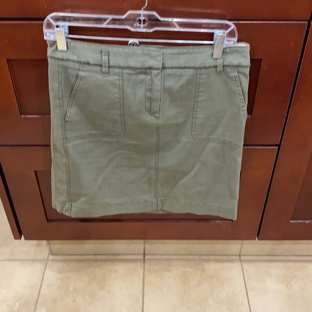Kacky green casual skirt